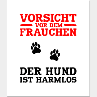 Vorsicht vor dem Frauchen - der Hund ist harmlos Posters and Art